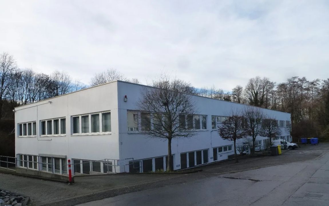 An Glasfaser angeschlossene Bürofläche; optimales, ruhiges Einzelbüro auf Wunsch mit Stellplatz