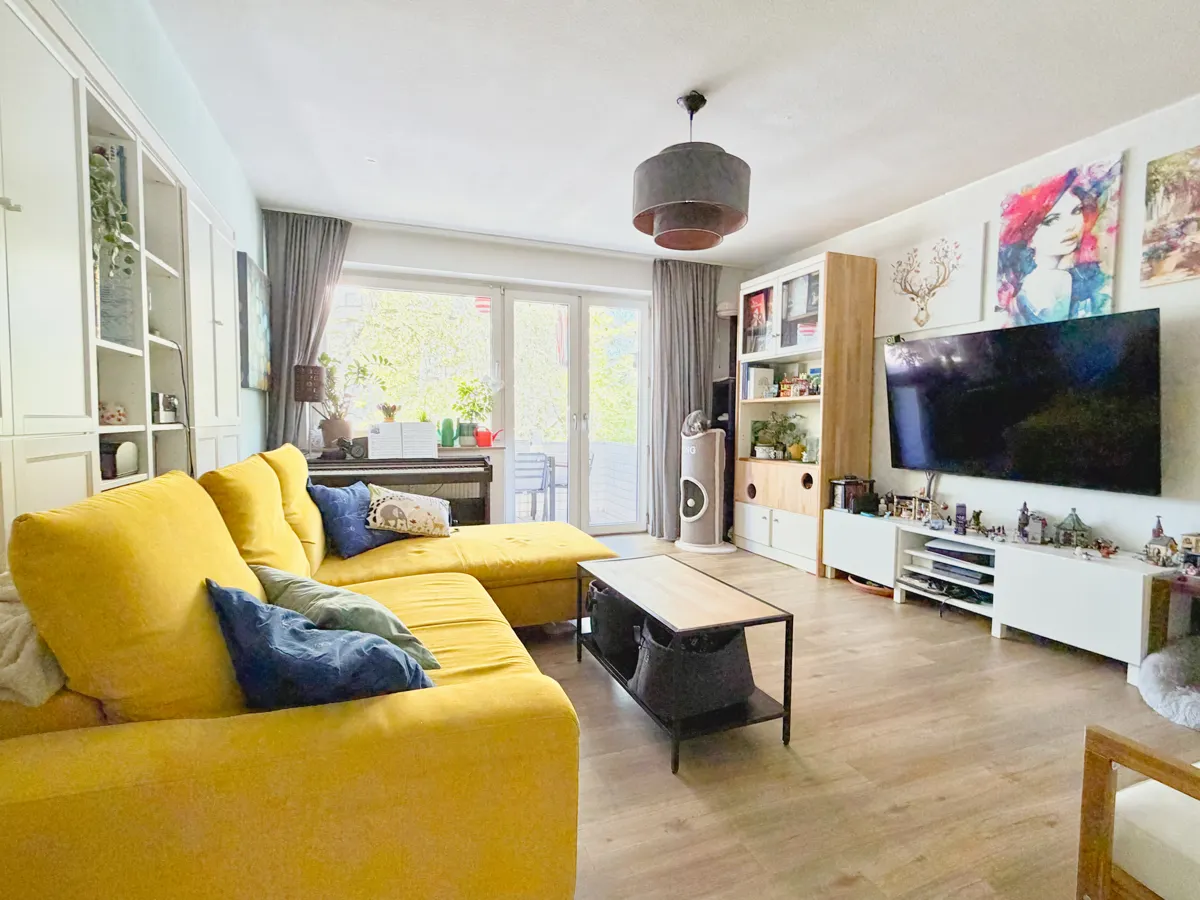 Das geräumige Wohnzimmer...