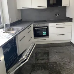 OG-Wohnung mit schöner Einbauküche