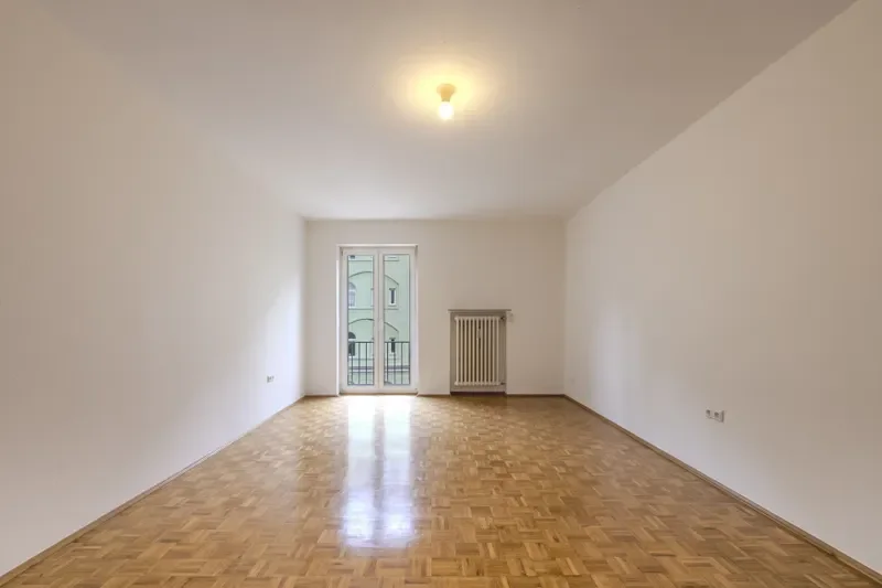 Schlafzimmer mit Südbalkon
