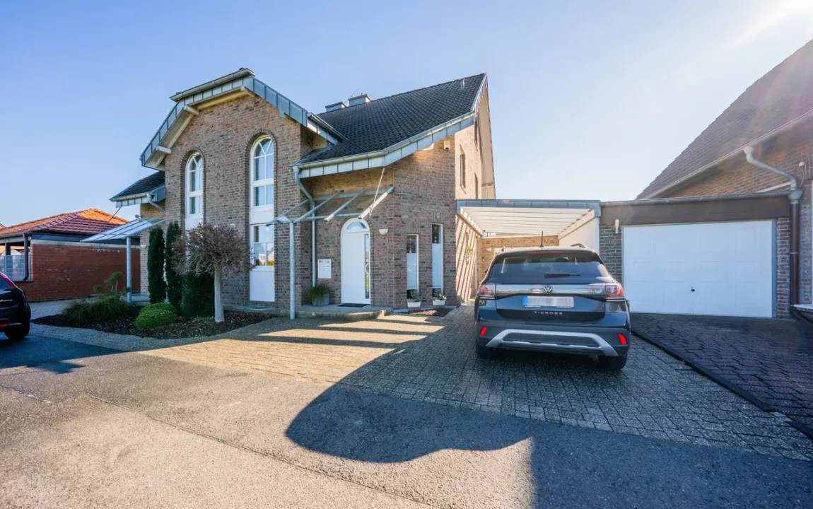 Familientraum auf 126 m² – ausgebautes Dachgeschoss, Außenpool, Sauna & ca. 100 m² Nebengebäude