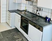 Küche mit Einbauküche