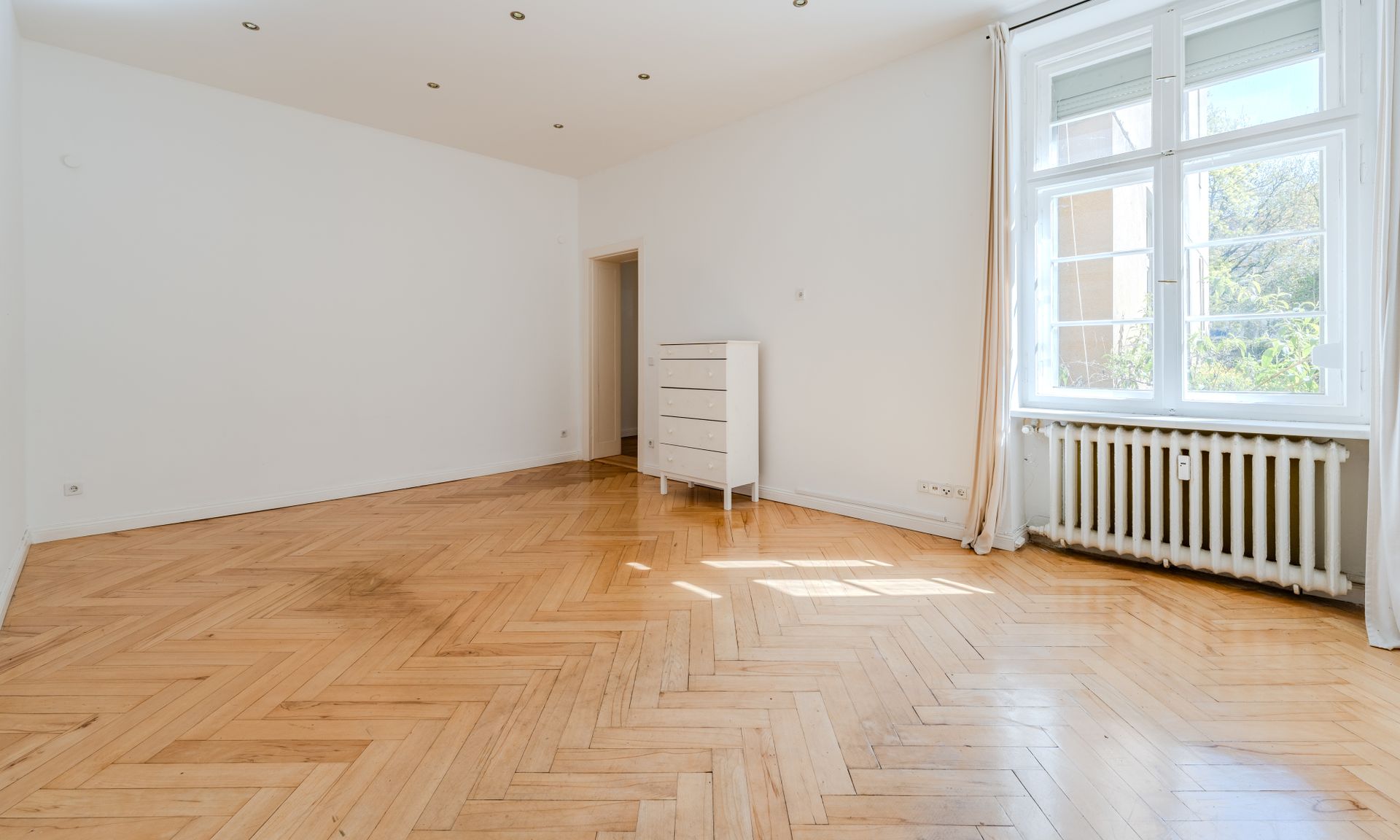 Stilvolle Altbauwohnung mit 2 Bädern & Fischgrätparkett in Schmargendorf !