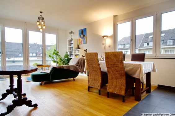 Komplett ausgestattete 3-Zimmer-Wohnung mit großem Balkon, Internetzugang, 2 hochwertigen Bädern,  PKW-Tiefgaragenstellplatz