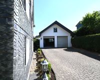Einfahrt/Garagen