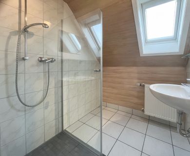 Geräumige Einliegerwohnung mit Dachboden und Kellerabteil - Foto 3