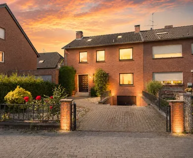 CHARMANTE DOPPELHAUSHÄLFTE MIT GARTEN IN ATTRAKTIVER WOHNLAGE VON NIEUKERK!