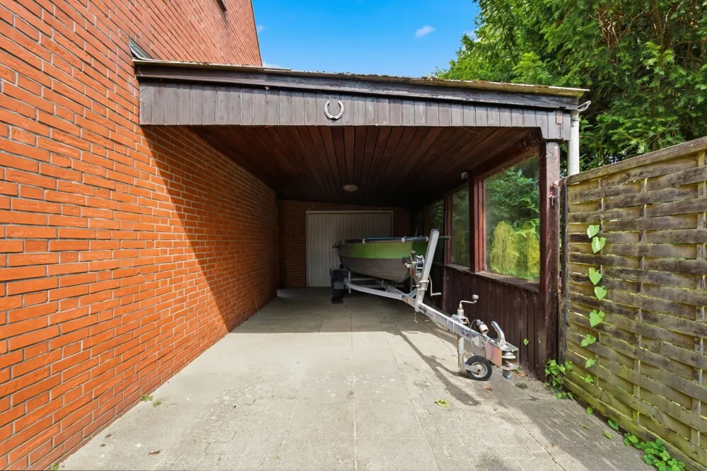 Carport und Garage