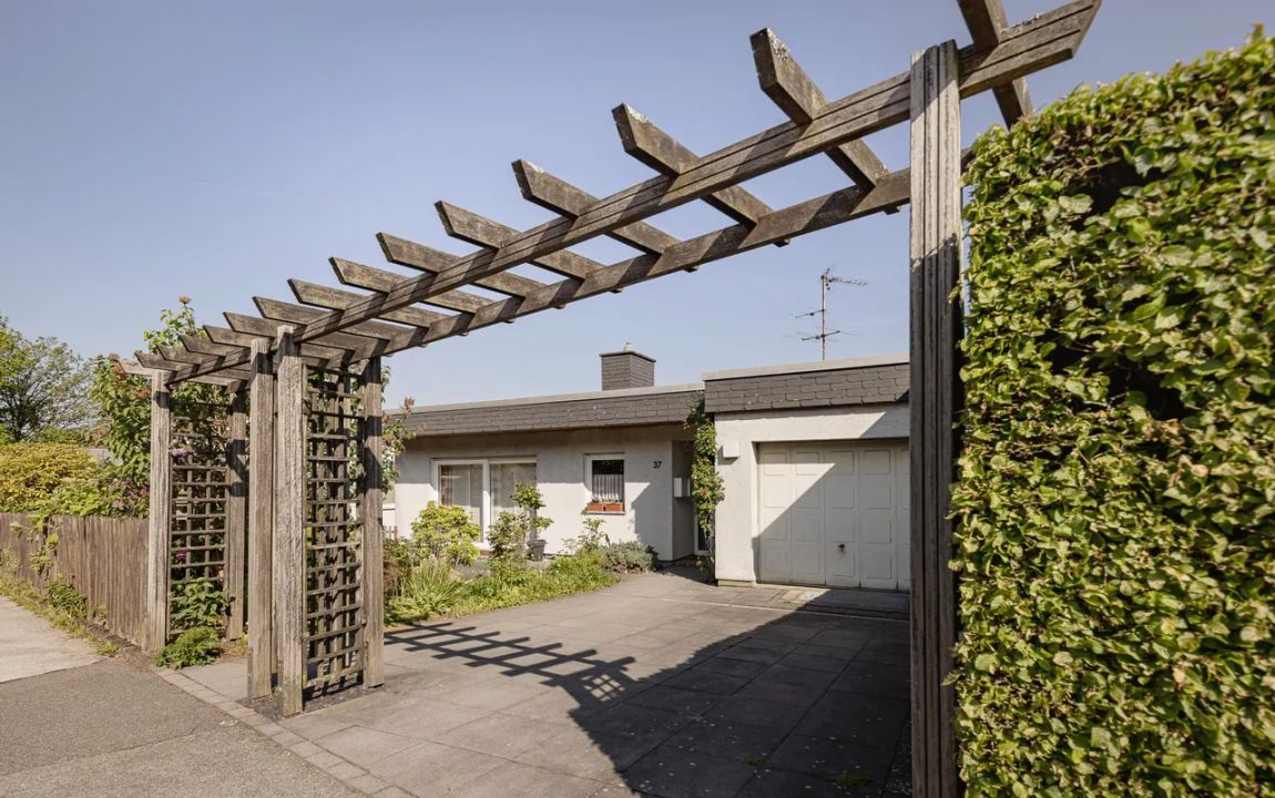 Ein Zuhause für die ganze Familie: Lichtdurchflutetes Einfamilienhaus in grüner Umgebung
