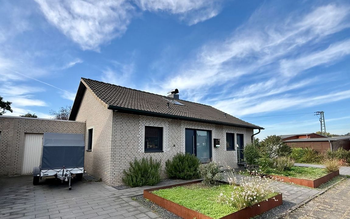 Saniertes Traumhaus mit Kamin, großem Garten und Feldblick in Kevelaer-Kervenheim