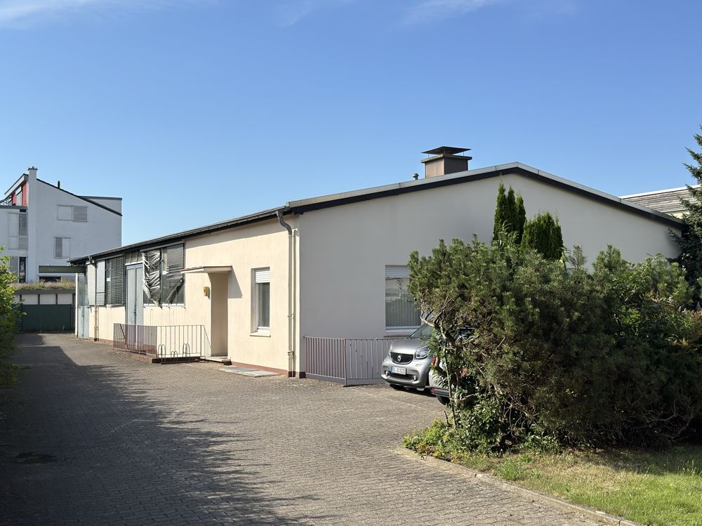 Zufahrt zur Gewerbehalle