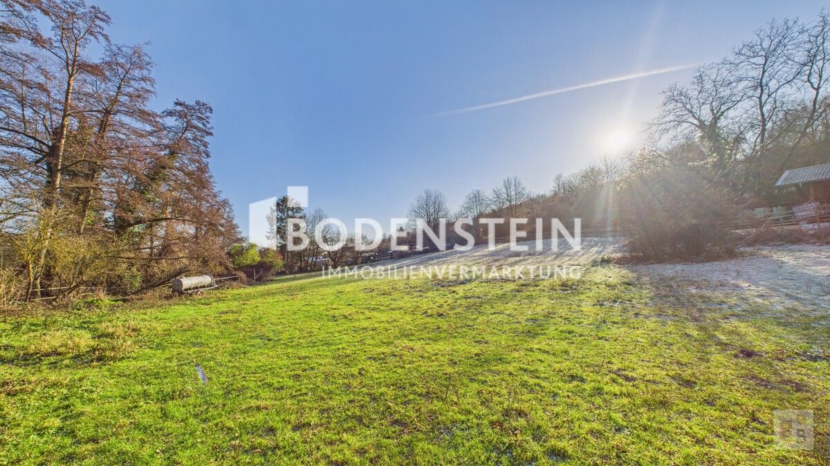 Weideflächen unterhalb des Stalls