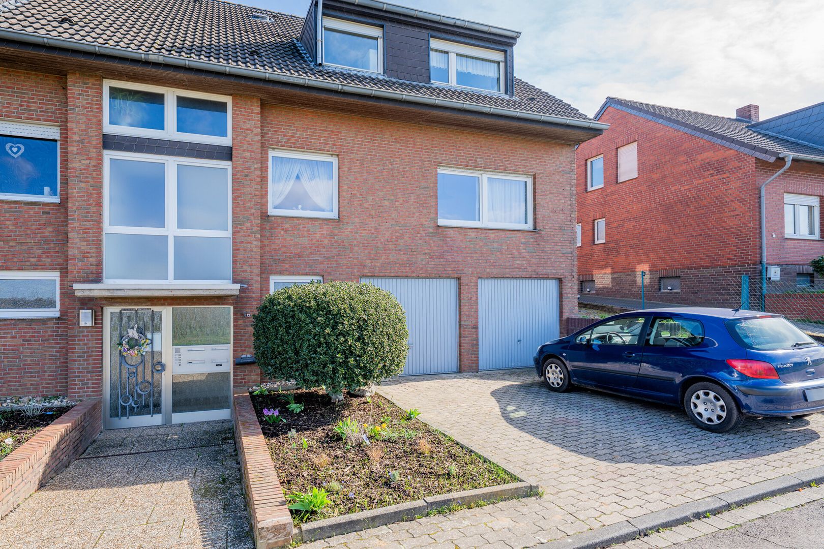 Ruhiges Wohnglück: 80m² mit Garage & doppeltem Balkonzugang in kleiner 4er-Einheit