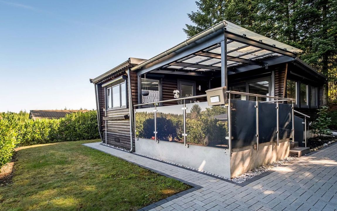 Kleines, gemütliches Ferienhaus mit Terrasse und 2 Stellplätzen – Erstwohnsitz möglich!