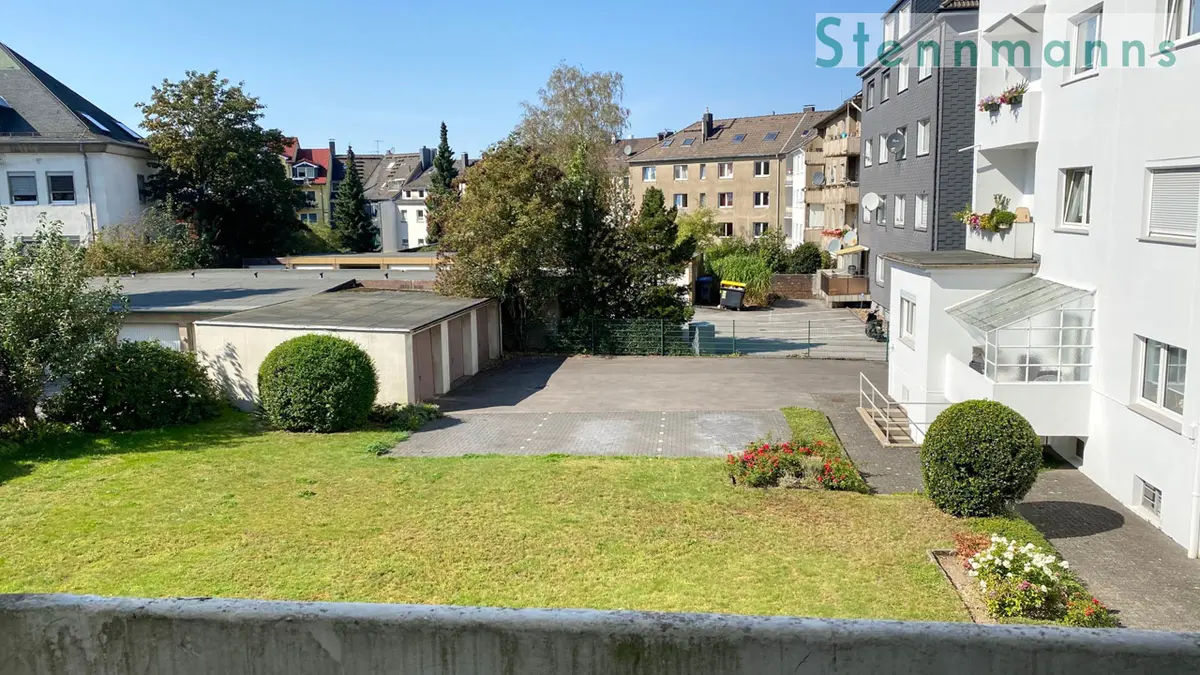 Blick vom Balkon in den Hinterhof