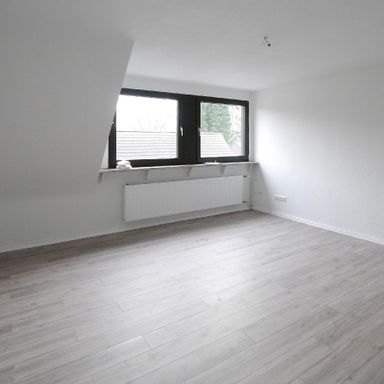 Gemütliches Wohnen unter dem Dach  modernisiert und zum Wohlfühlen

 in OB-Buschhausen