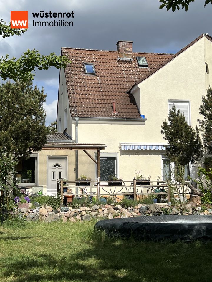 Hausansicht Gartenseite_Bade Pool