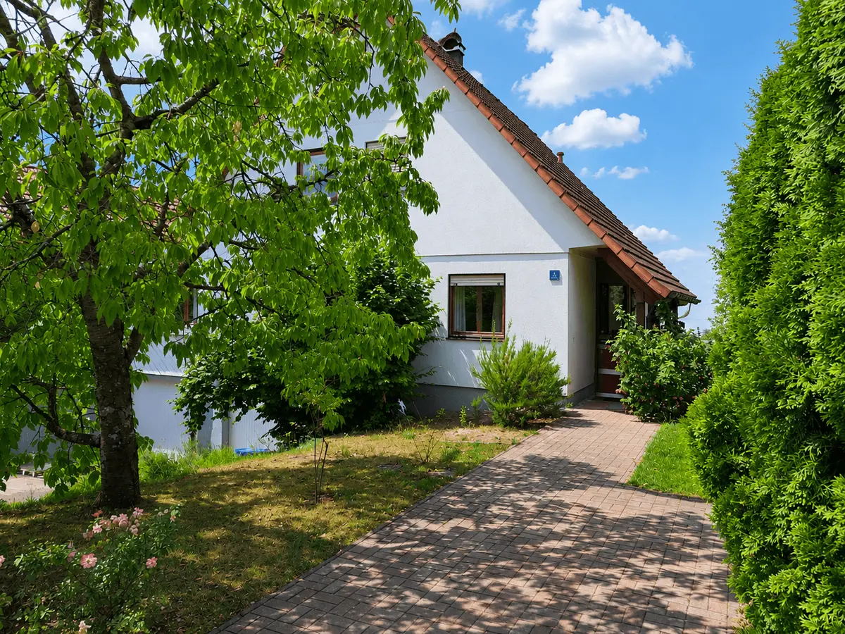 Hauszugang von der Straße (Sackgasse)