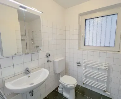 Schönes ca. 34 m² großes 1-Zimmer-Appartment mit großem Wohnraum und Tageslichtbad - Foto 3