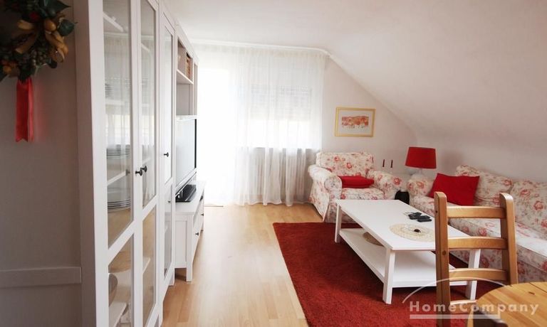 Wohnzimmer mit Balkon