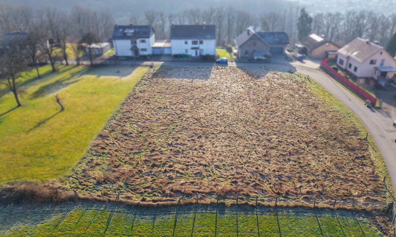 Großzügiges Grundstück in schöner Höhenlage von Windeck!