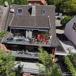 Außergewöhnliche moderne Dachgeschosswohnung mit Südwest-Balkon in bester Lage von GV-Kapellen