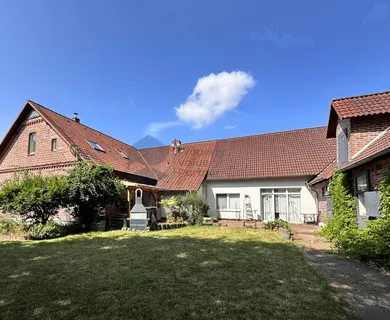 Stilvolles Herrenhaus mit eigenen Stallungen und Weideflächen (1,3 Hektar)