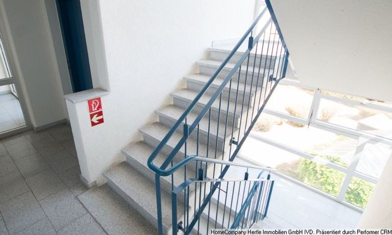 Treppenhaus mit Lift