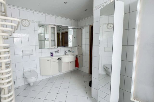 Tageslichtbad mit Wanne OG 