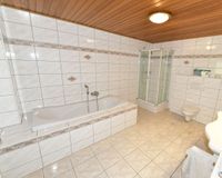 Badezimmer im Erdgeschoss