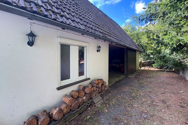 Nebengebaude mit ELW 