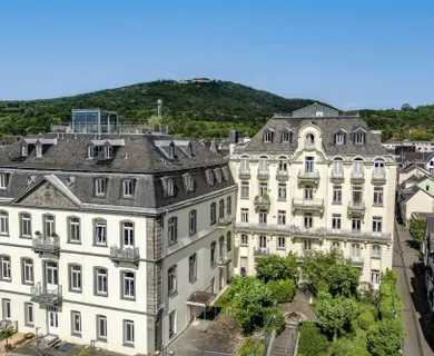 Top Eigentumswohnung mit Rheinblick, 2 Balkonen und Tiefgaragenstellplatz!