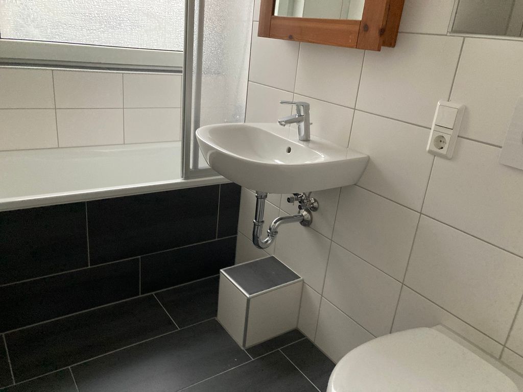 Frisch sanierte Wohnung mit Balkon & Küche zu vermieten - Photo 3