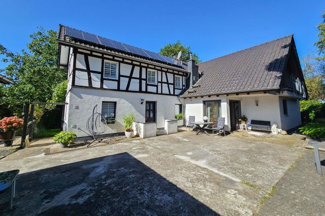 Fachwerkhaus und Haupthaus