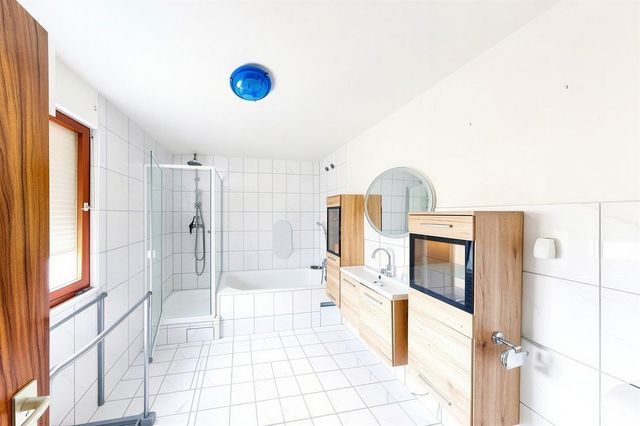 Badezimmer Erdgeschoss - (KI generiert)