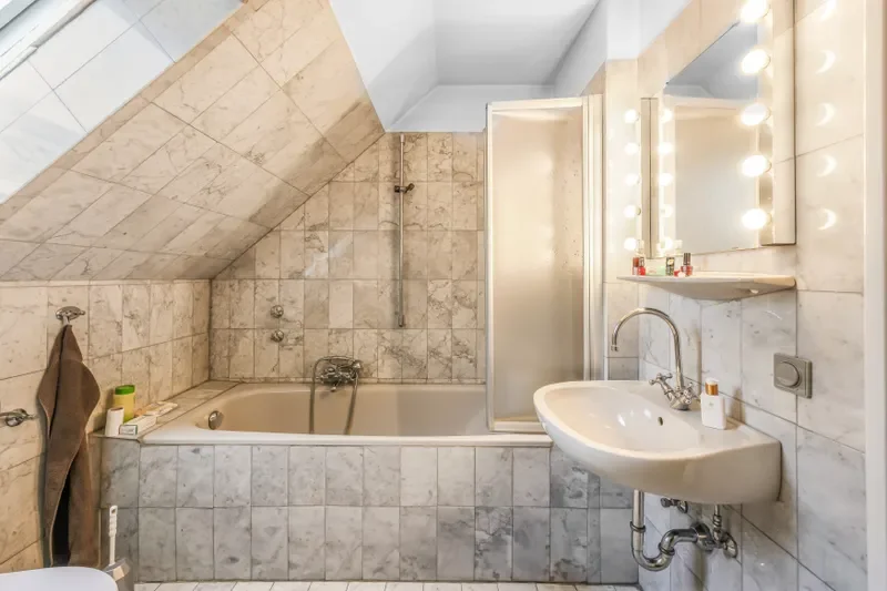 Zweites Badezimmer