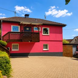 Gepflegtes Einfamilienhaus mit Garage und liebevoll angelegtem Garten!