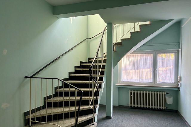 Treppe zum KG (Gewerbe)