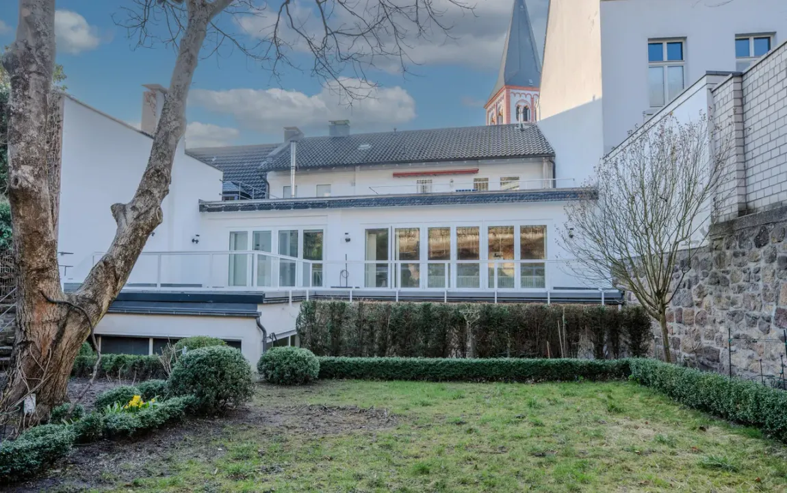 Direkt im Zentrum: 4-Zimmer-Wohnung mit großzügiger Terrasse und viel Wohnfläche