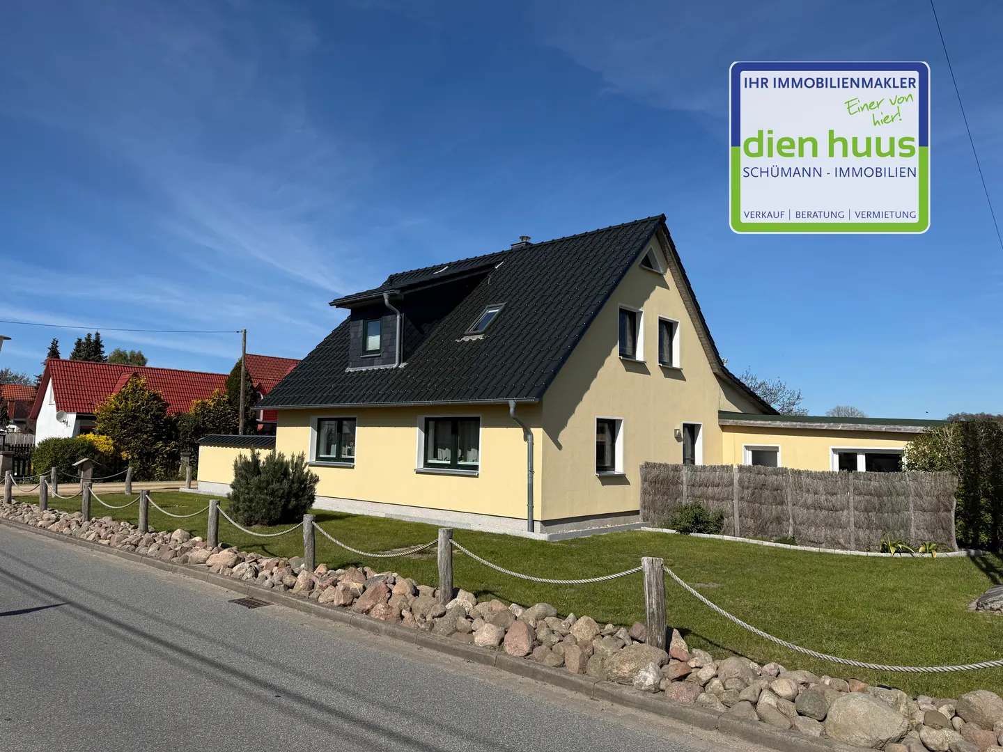 Geschmackvolles Einfamilienhaus mit weitläufigem Grundstück in Randlage