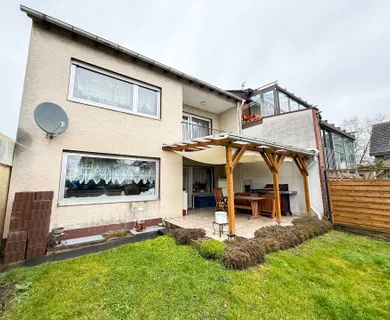 Dörfliche Lebensstruktur trifft auf Bonner City – Anbindung: solides Reihenhaus mit Garten & Garage!