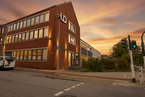 MODERNES BÜRO MIT FLEXIBLER AUFTEILUNG AUF 194 M² ZU MIETEN