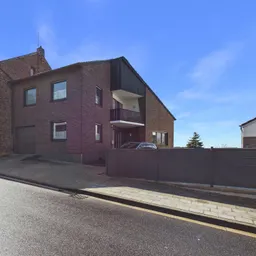 Zwei attraktive Reihenhäuser mit vielseitigem Nutzungspotenzial!