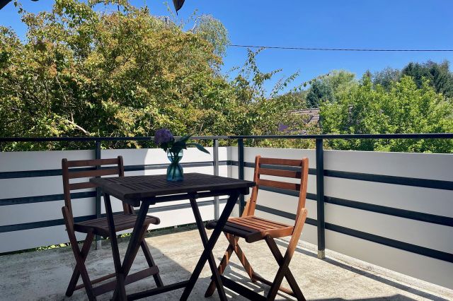 Terrasse mit Markise am Bad (EG)