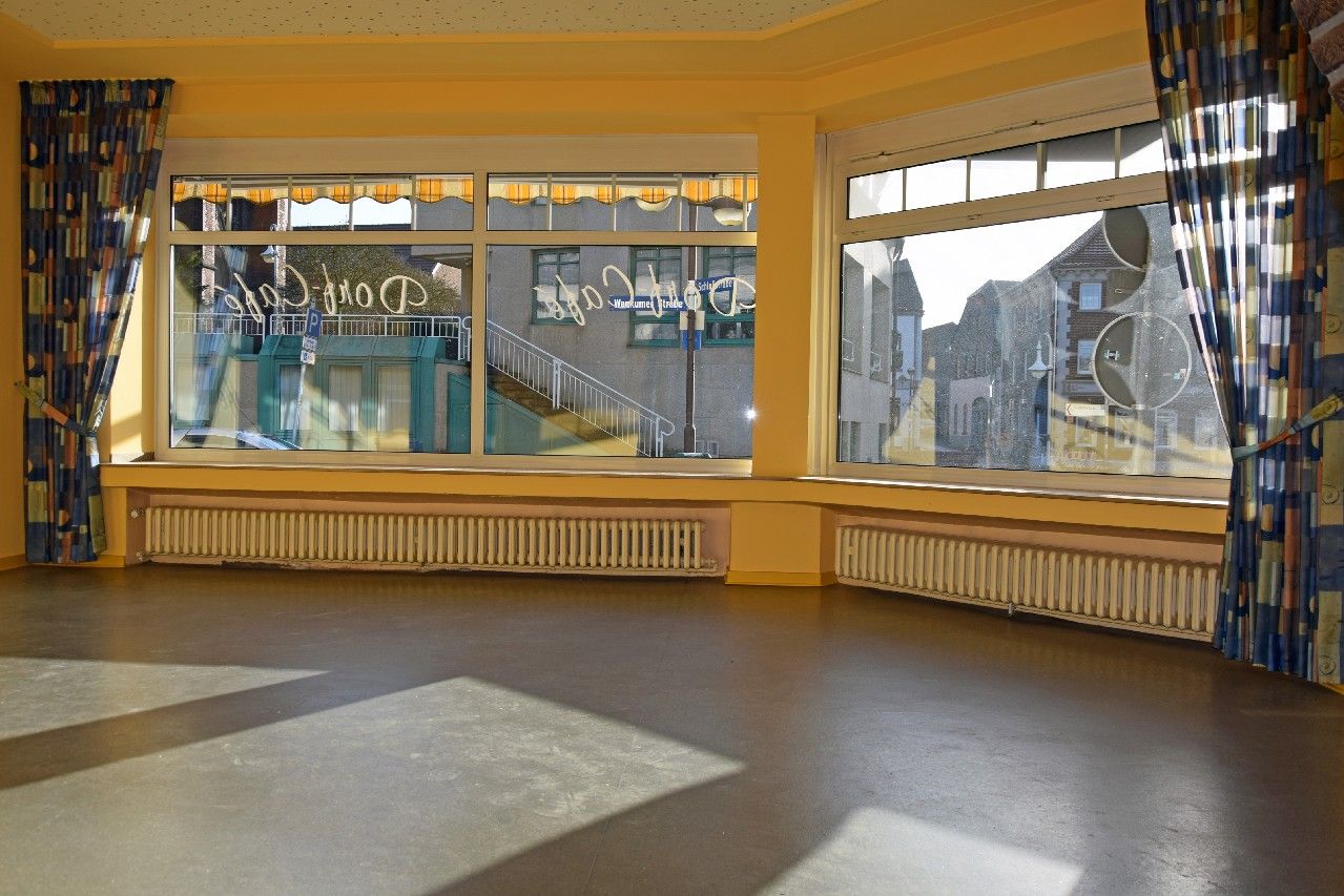 Großzügige, helle Bürofläche mit Küche mitten im Zentrum von 41334 Nettetal-Hinsbeck