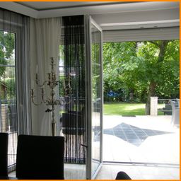 Zweifamilienhaus mit Einliegerwohnung wartet auf den Frühling und auf neue Eigentümer !