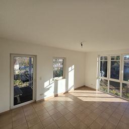 Großzügige Erdgeschosswohnung mit Balkon und Terrasse