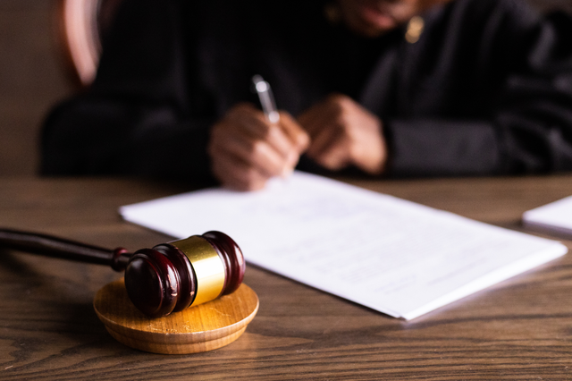 Recht und Steuern in der Immobilienbranche: Wichtige Informationen für Makler und Käufer