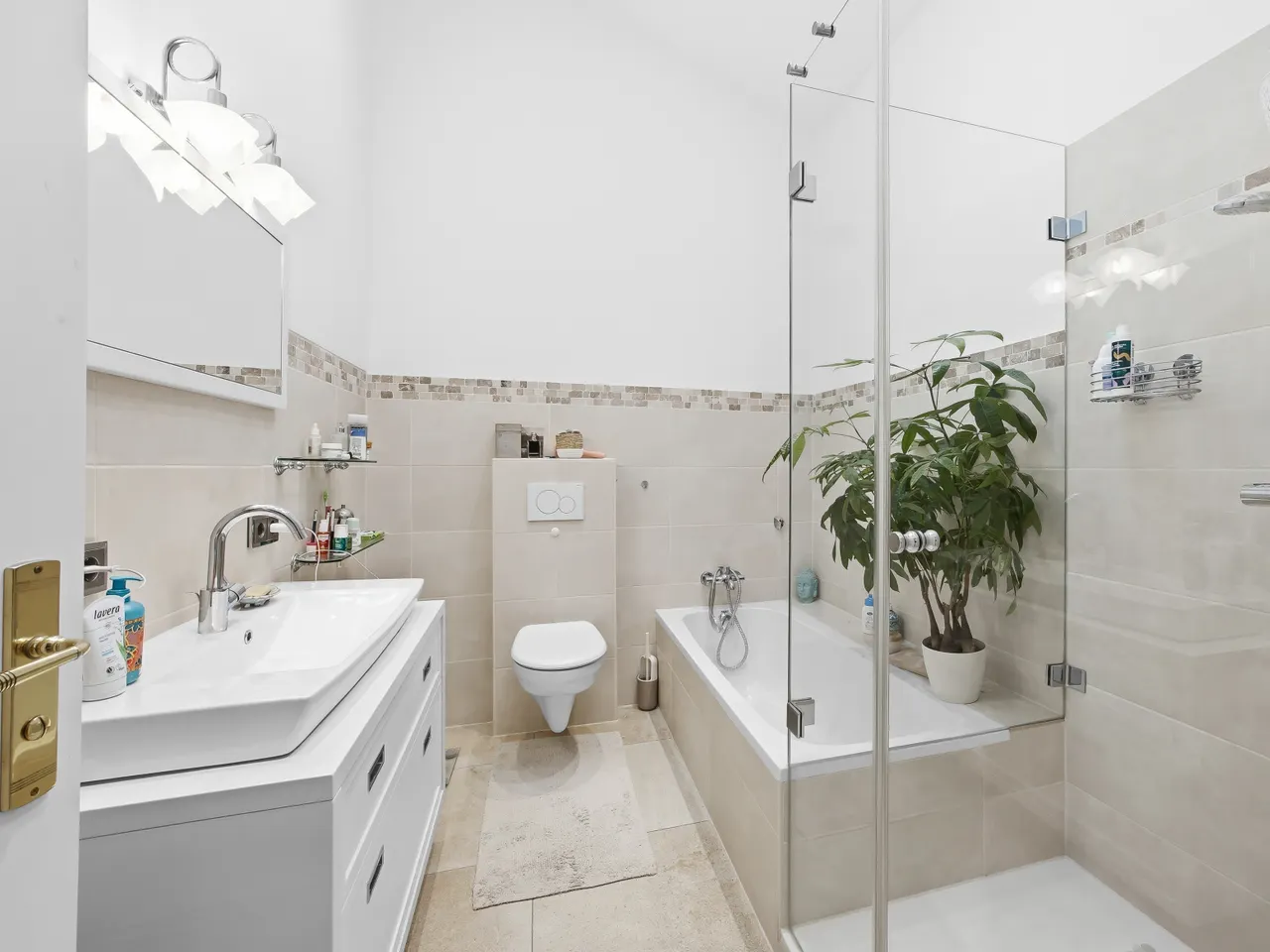 Badezimmer im Obergeschoss