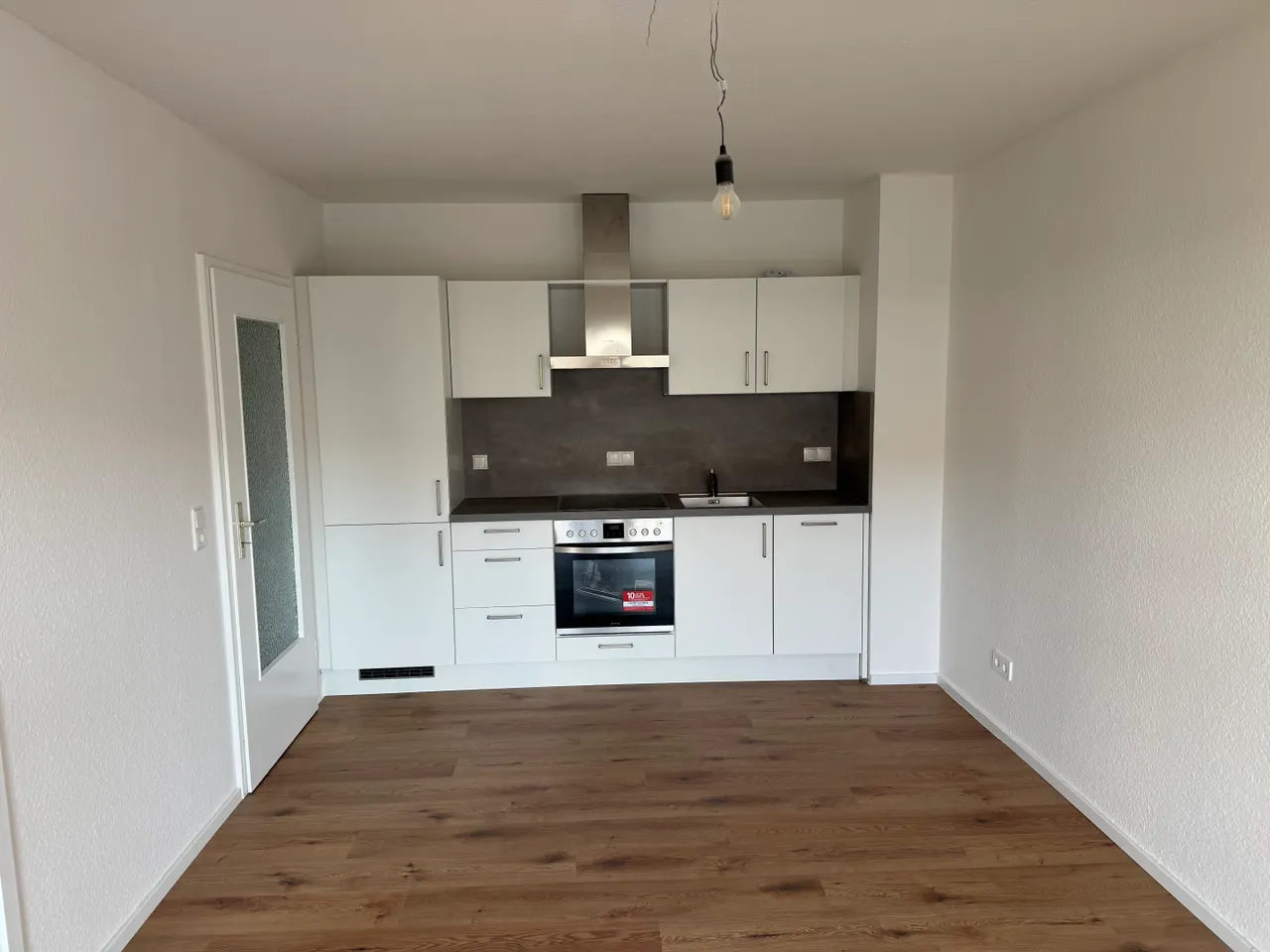 Erstbezug nach Sanierung! 2 ZKD/Balkon Wohnung mit Einbauküche - Foto 2